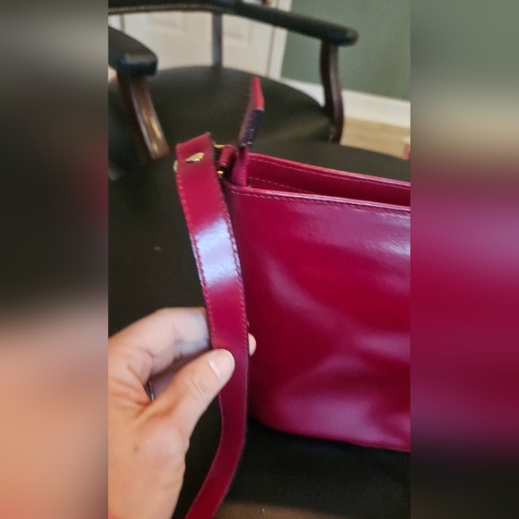 VINTAGE CRISTIAN Italian Cherry Red Genuine Leather shoulder bag. - Picture 5 of 14